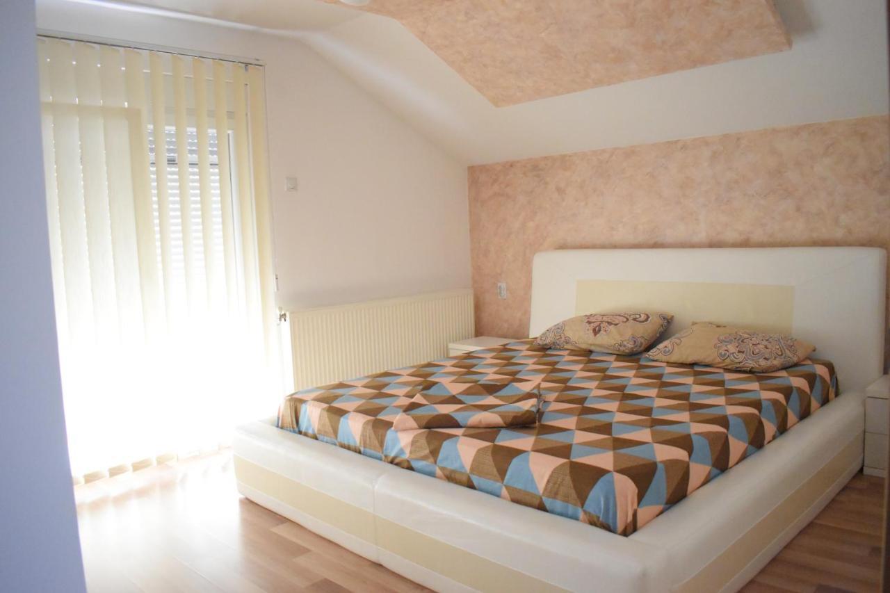 Apartments Holiday Вранє Екстер'єр фото