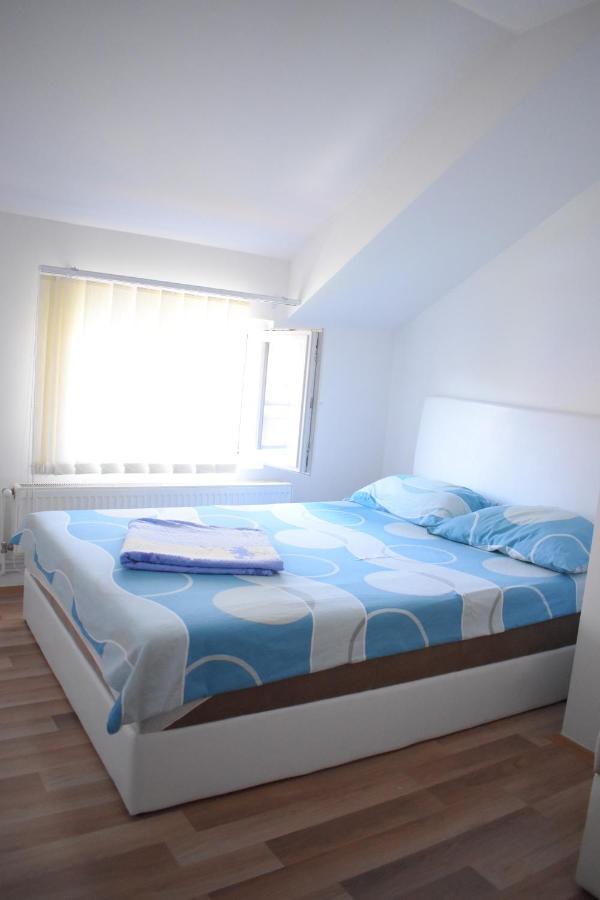 Apartments Holiday Вранє Екстер'єр фото