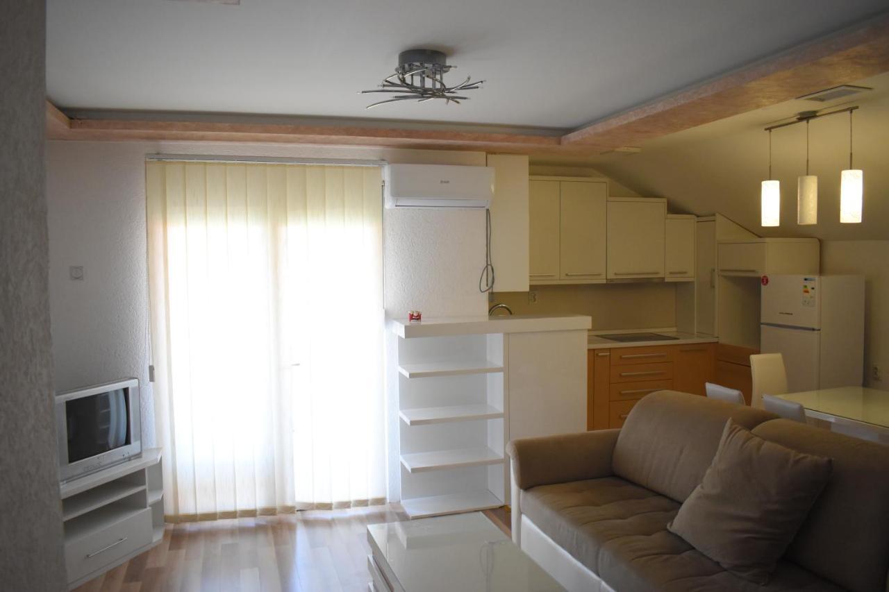 Apartments Holiday Вранє Екстер'єр фото