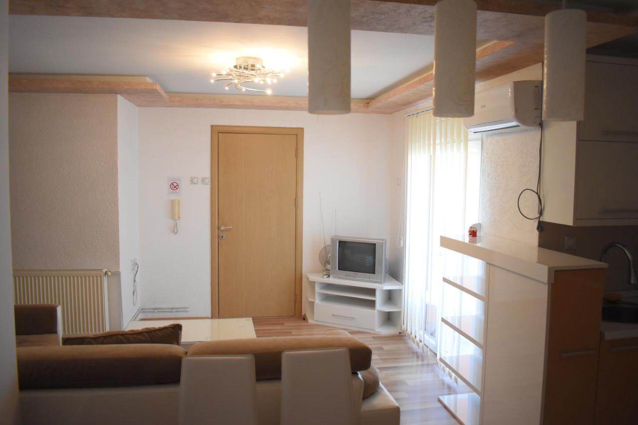 Apartments Holiday Вранє Екстер'єр фото