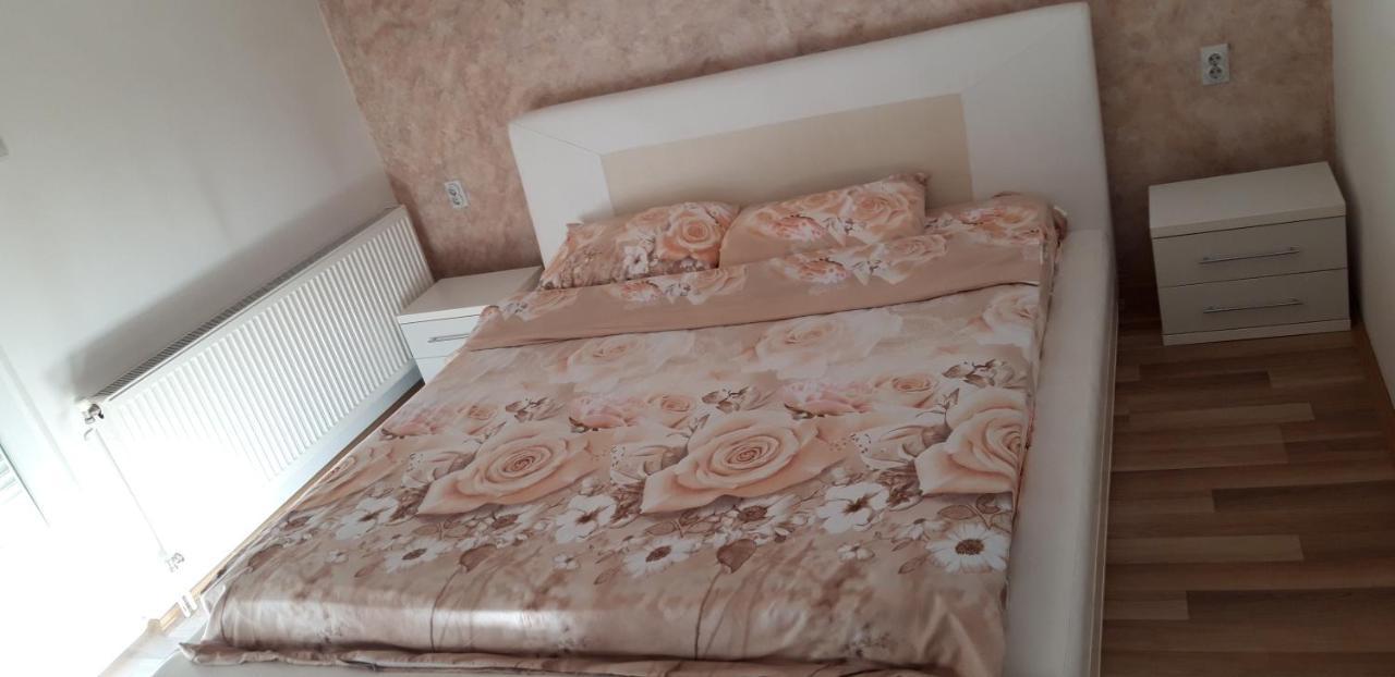 Apartments Holiday Вранє Екстер'єр фото